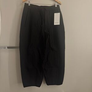 Lululemon Mixed Fabric Relaxed Fig Tapered HR Pant in Black